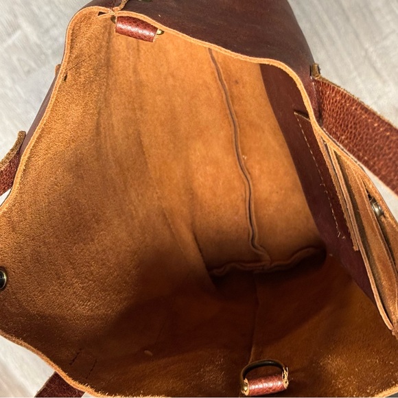 Portland Leather Crossbody Tote Nutmeg - Picture 8 of 12